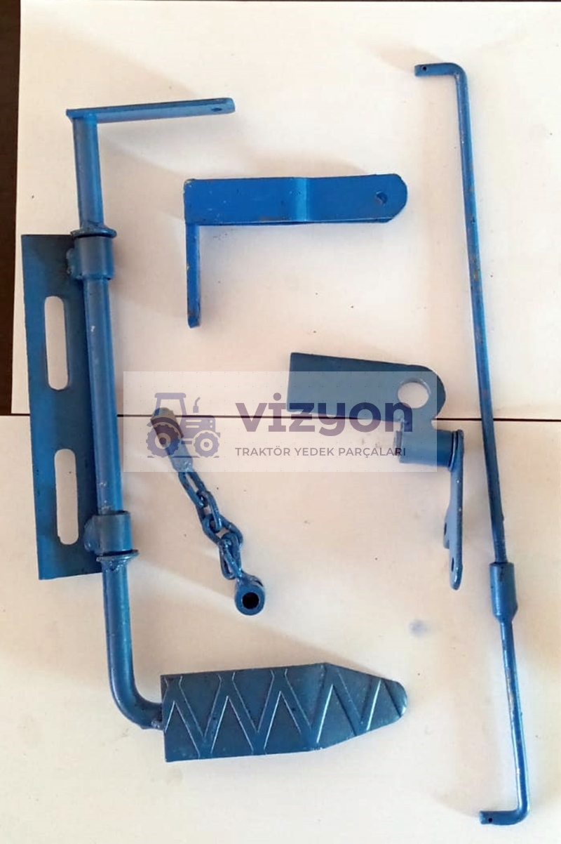 FORD 3000-3600 TRAKTÖR AYAK GAZ TERTİBATI ( DEMİR )